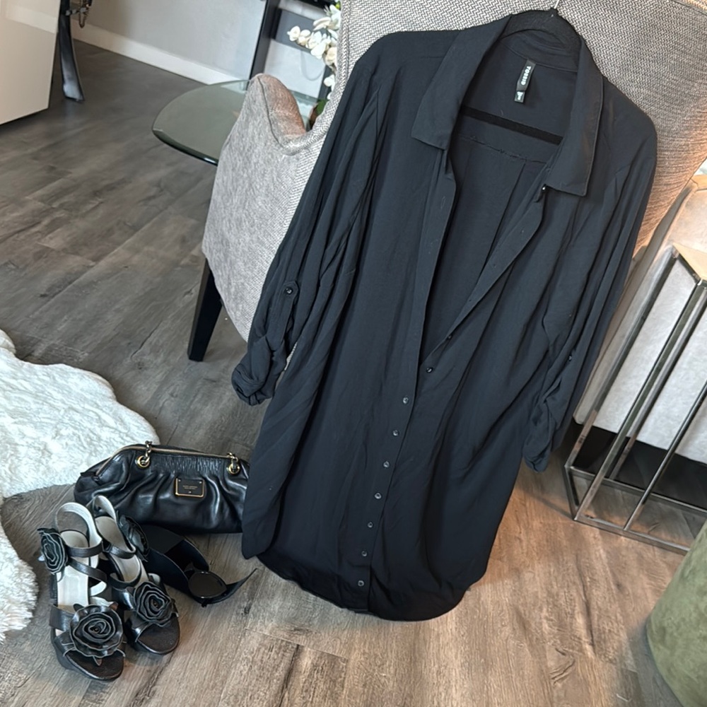 CLOSET CLEARANCE - Torrid Black Blouse with Flowing Design